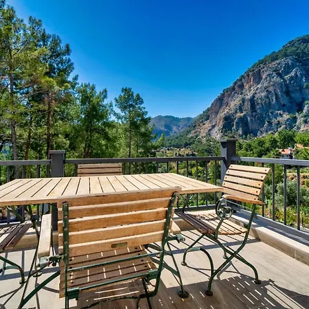 Charming Large Villa. Ideal For Family Breaks Göcek