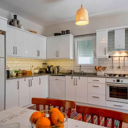 Charming Large Villa. Ideal For Family Breaks 빌라 교젝