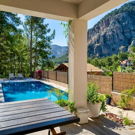 Charming Large Villa. Ideal For Family Breaks 교젝