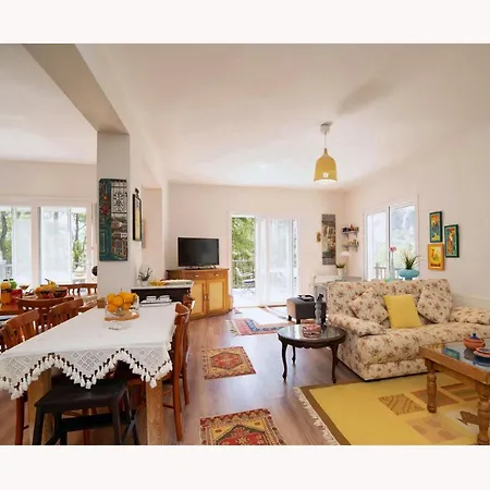 Charming Large Villa. Ideal For Family Breaks 빌라 교젝