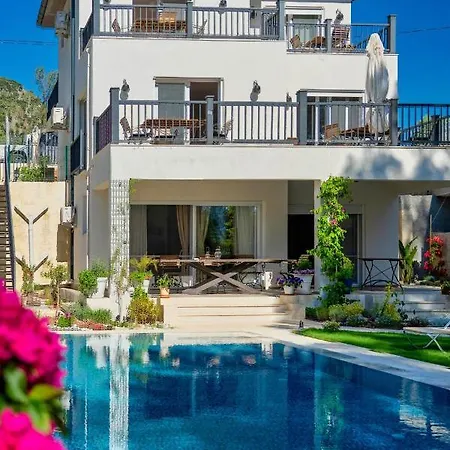 Charming Large Villa. Ideal For Family Breaks Göcek