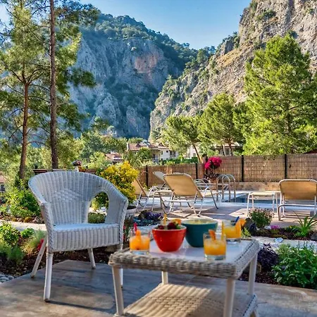 Charming Large Villa. Ideal For Family Breaks Göcek